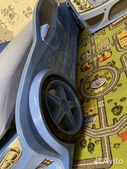 Детская кровать-машина и шкаф