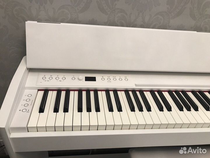 Продам цифровое пианино Roland F701 WH