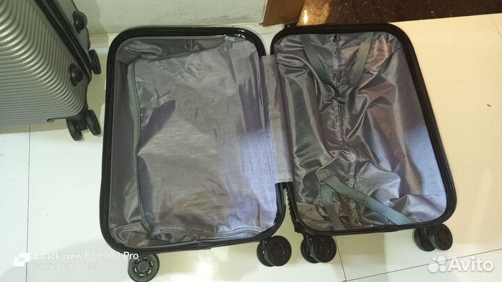 Чемодан ручная кладь 40 30 20 на колесах