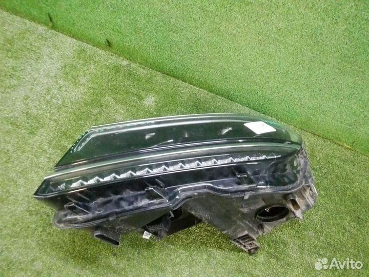 Фара левая Volkswagen Tiguan