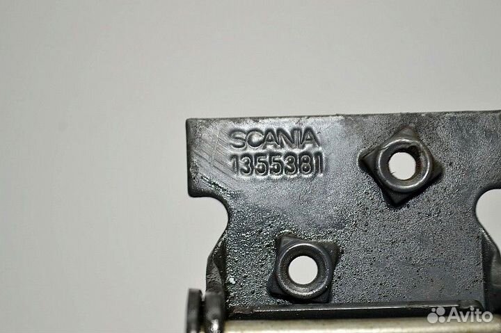 Кронштейн крепления крыла переднего моста, правый