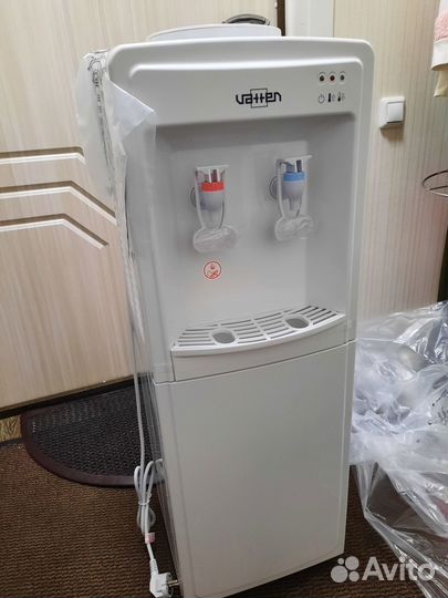 Кулер для воды напольный