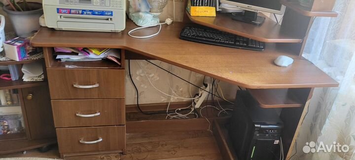 Компьютерный стол угловой