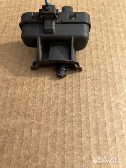 Актуатор лючка бензобака VW Tiguan