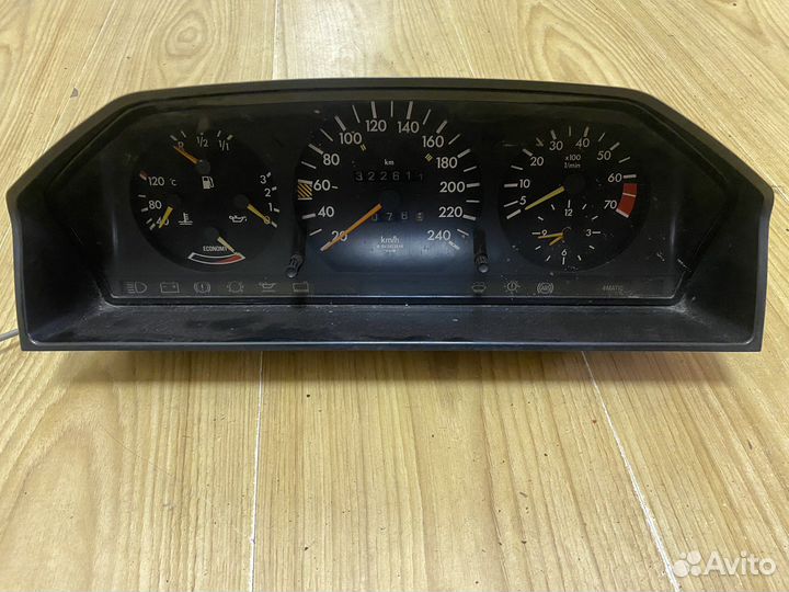 Щиток приборов Mercedes 124