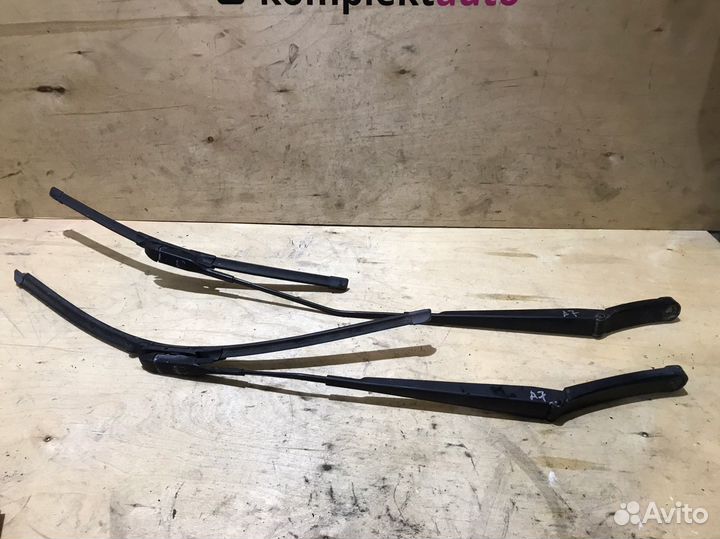 Поводок дворников с щеткой Skoda Octavia