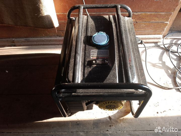 Бензиновый генератор