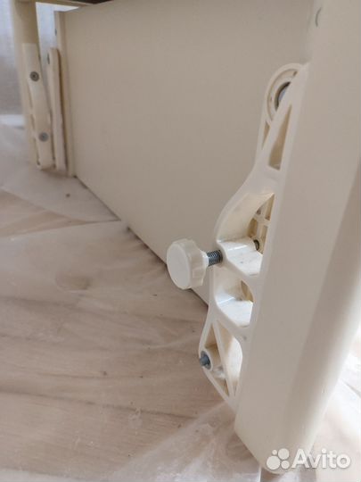 Детская кроватка с маятником и ящиком