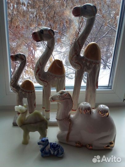 Коллекция статуэток верблюдов