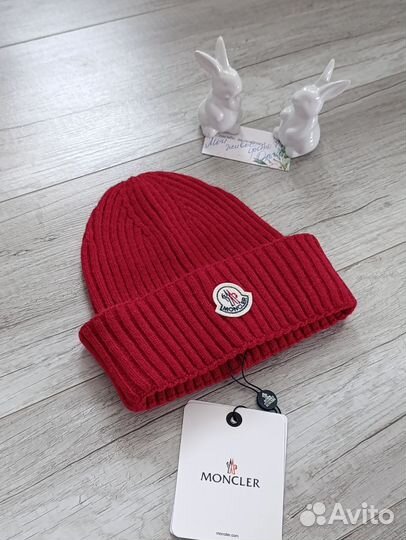Шапка Moncler красная