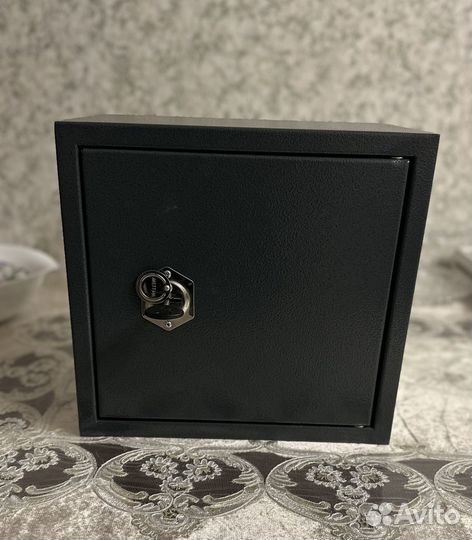 Сейф металлический новый