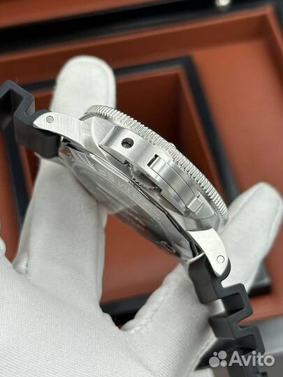 Часы Panerai Submersible White Dial PAM02223