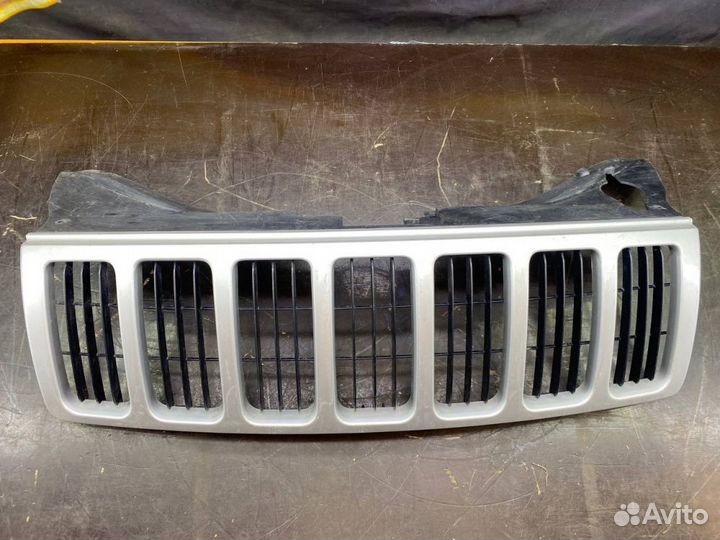 Решетка радиатора Jeep Grand Cherokee WK 5507