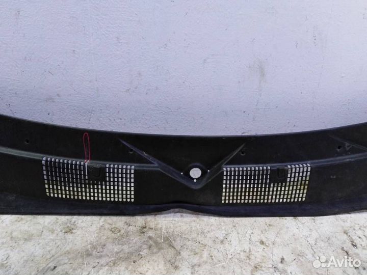 Водосток лобового стекла (жабо)