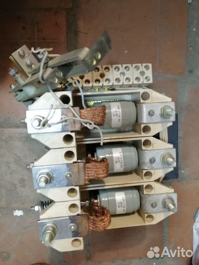 Контактор вакуумный