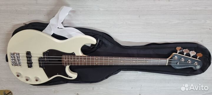 4-12-38. Yamaha BB-234 WH бас гитара