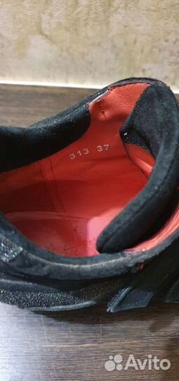 Кроссовки замшевые