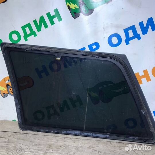 Стекло глухое (форточка),заднее правое Jeep Grand