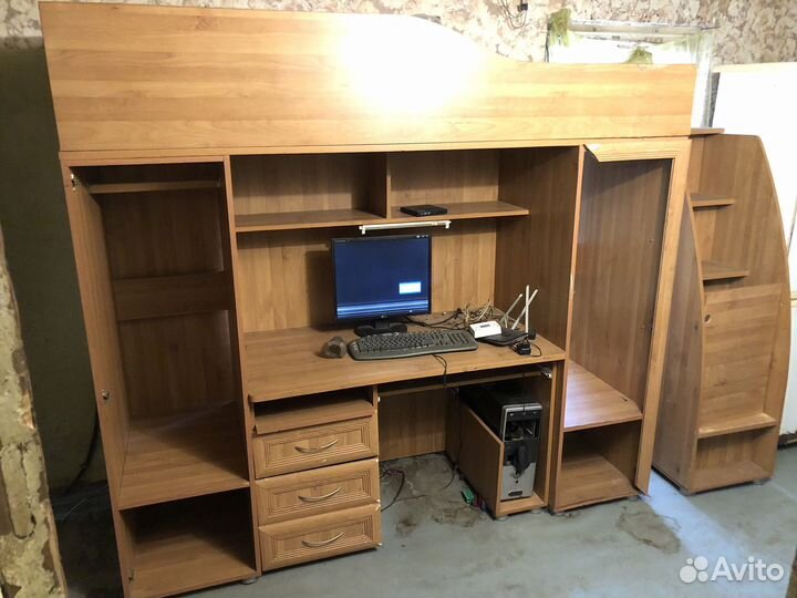 Детская кровать чердак со столом