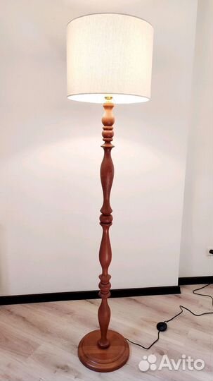 Торшер напольный деревянный 