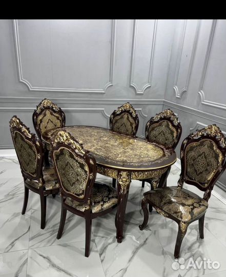 Стол и стулья