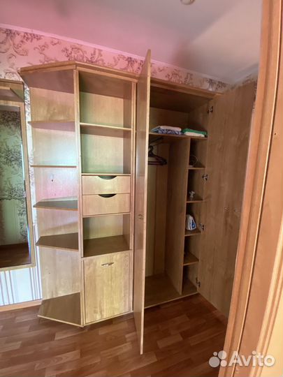 Шкаф с зеркалом