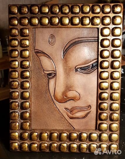 Интерьерная картина на натуральной коже