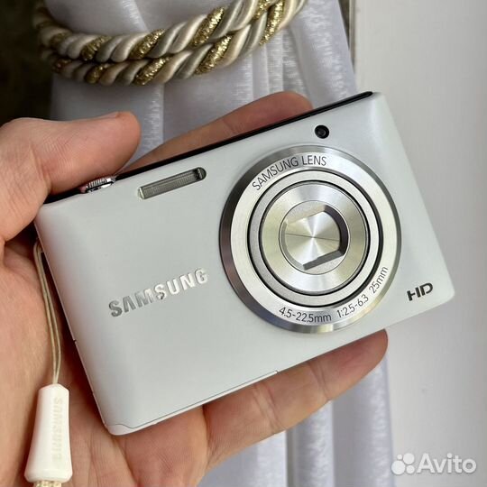 Компактная цифровая камера