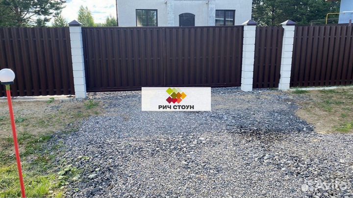 Забор из евроштакетника