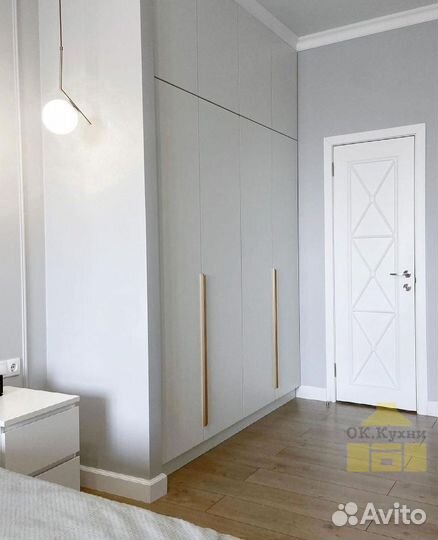 Дверный шкаф