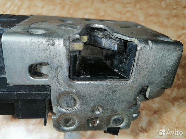 Замок передней правой двери пежо партнёр м59