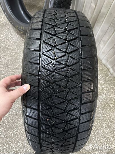 Bridgestone Blizzak DM-V2 235/55 R20