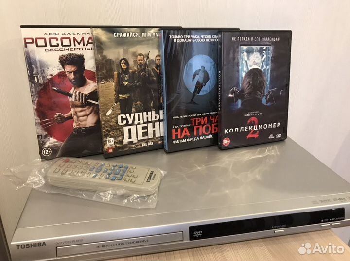 DVD/CD проигрыватель + 4 диска с фильмами