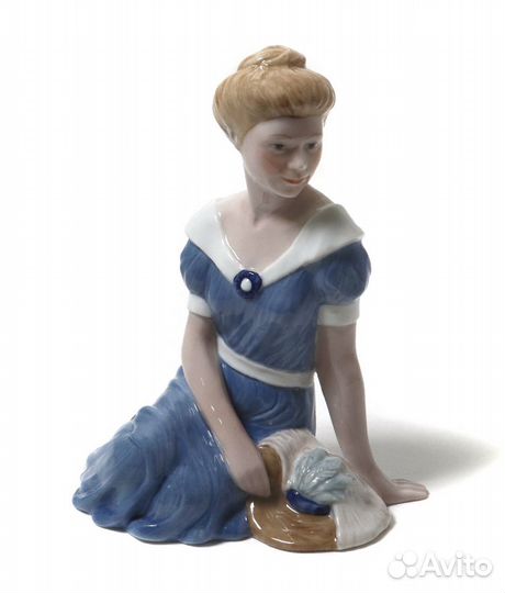 Фарфоровая фигура 