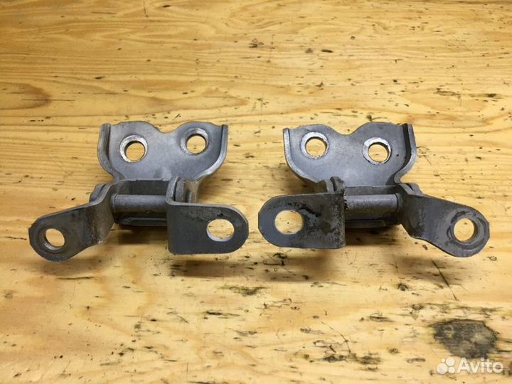 Петля двери передняя левая Toyota Nadia SXN15 3SFE