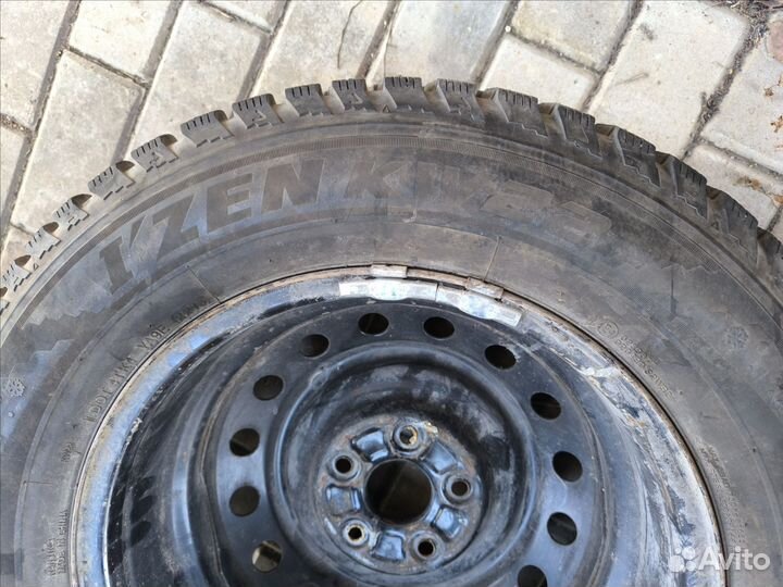 Kumho I'Zen KW22 215/65 R16 98T