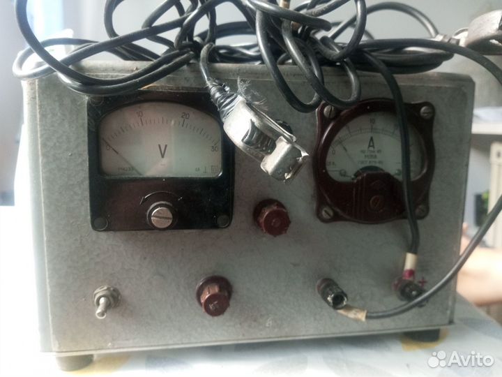 Автомобильное зарядное устройство бу