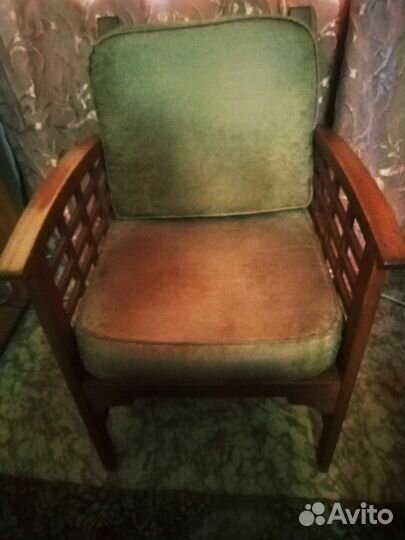 Кресло деревянное