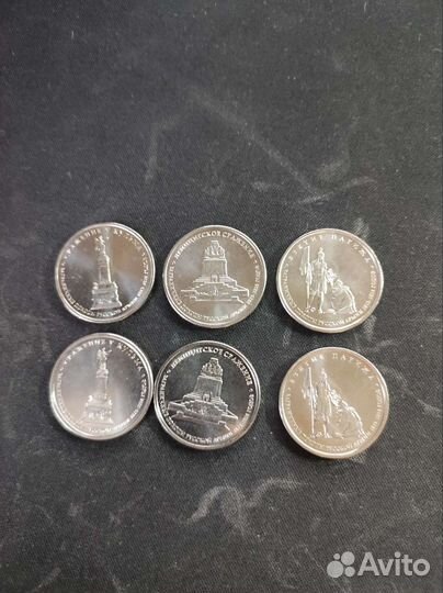 Коллекция монет и купюр