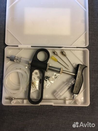 Ветеринарный шприц-пистолет с иглами