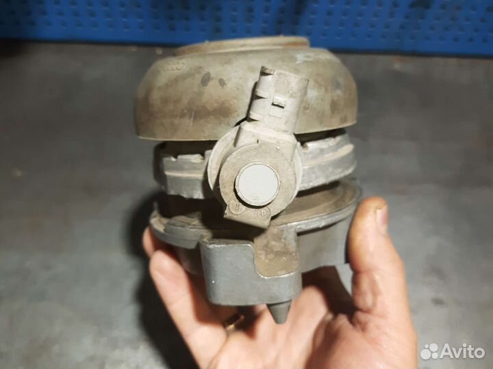 Опора двс ауди а8 д3