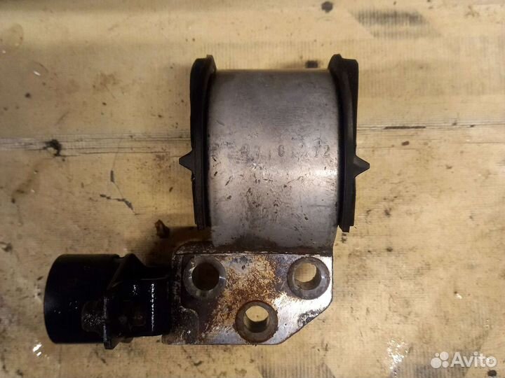 Хендай акцент правая опора двигателя