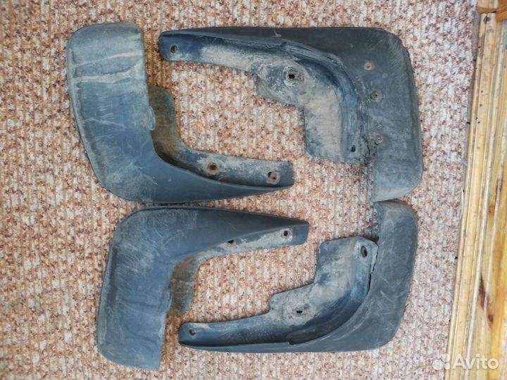 Оригинальные брызговики Toyota avensis t250