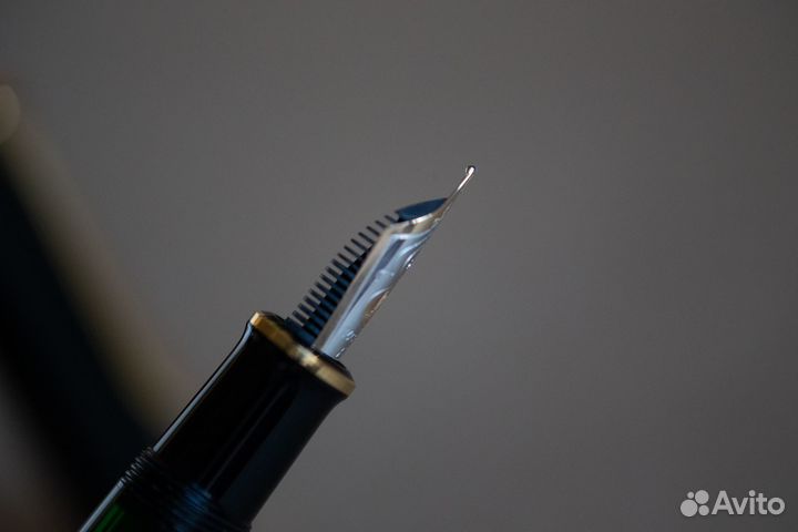 Перьевая ручка Pelikan Souveraen M 600 черный еf