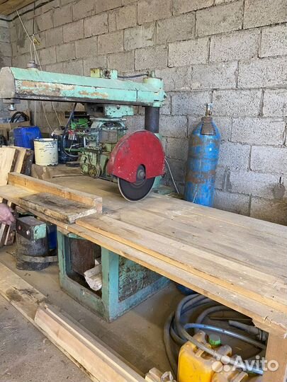 Торцовочный станок по дереву