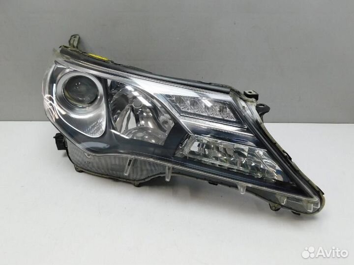 Фара правая Toyota RAV4