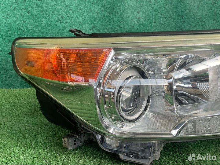 Фара передняя правая Toyota Land Cruier джип 2012