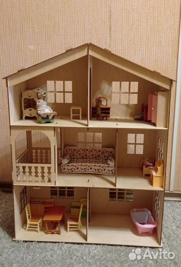 Большой кукольный домик деревянный