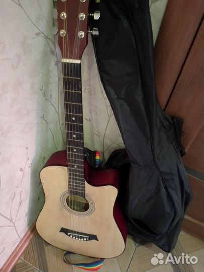 Акустическая гитара belucci + чехол и каподастр