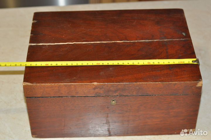 Старинная антикварная шкатулка из красного дерева